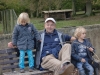 karla-markus-jelle-auf-bank2